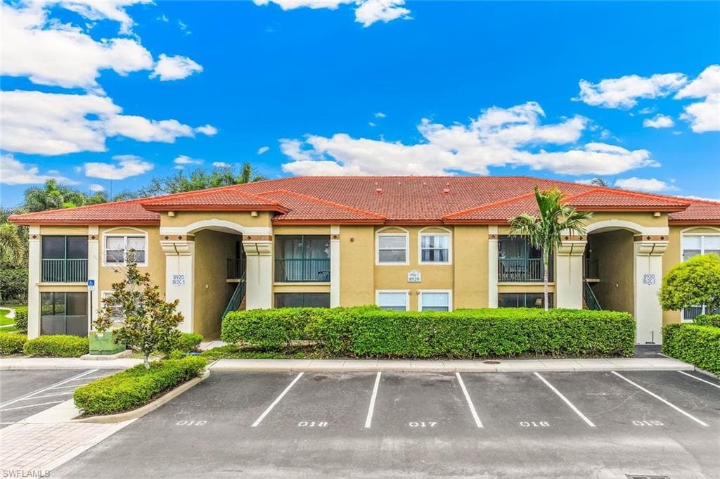 8920 Colonnades CT E 518-20