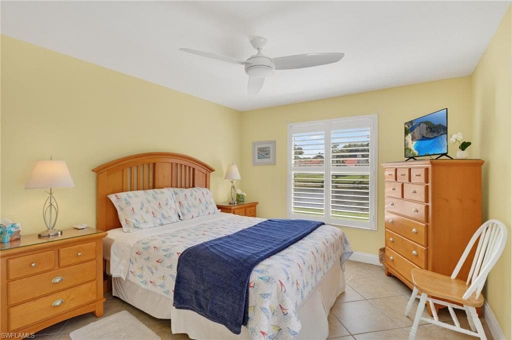 576 Briarwood BLVD-12