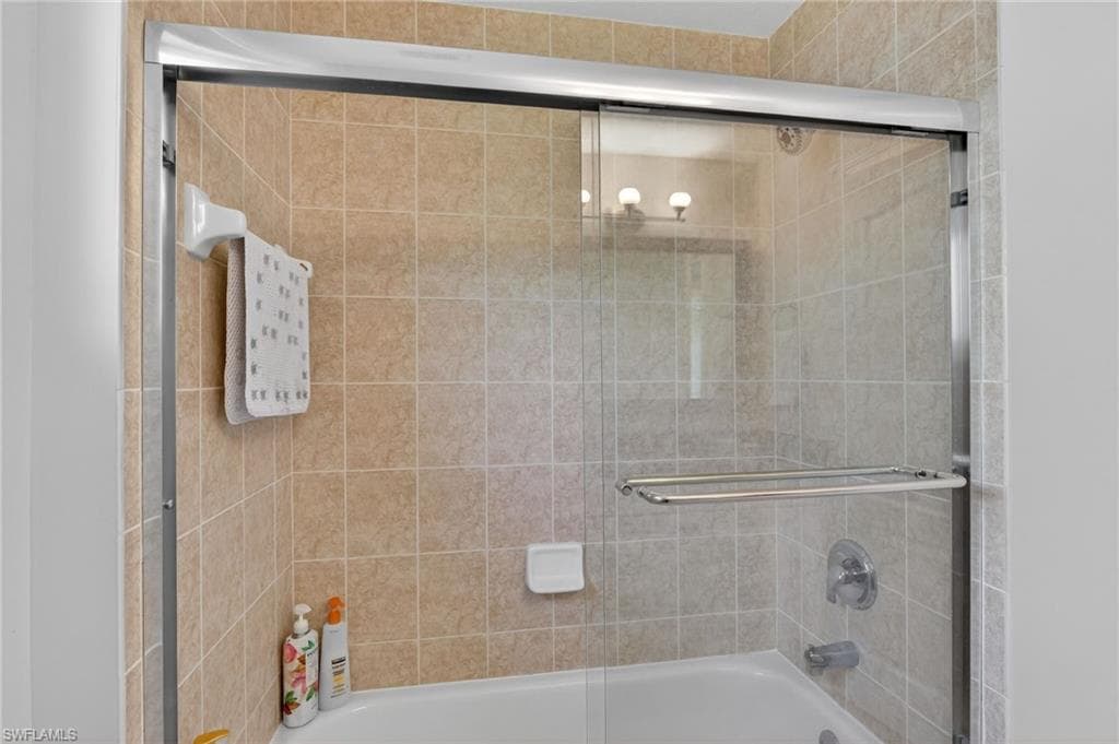 576 Briarwood BLVD-14