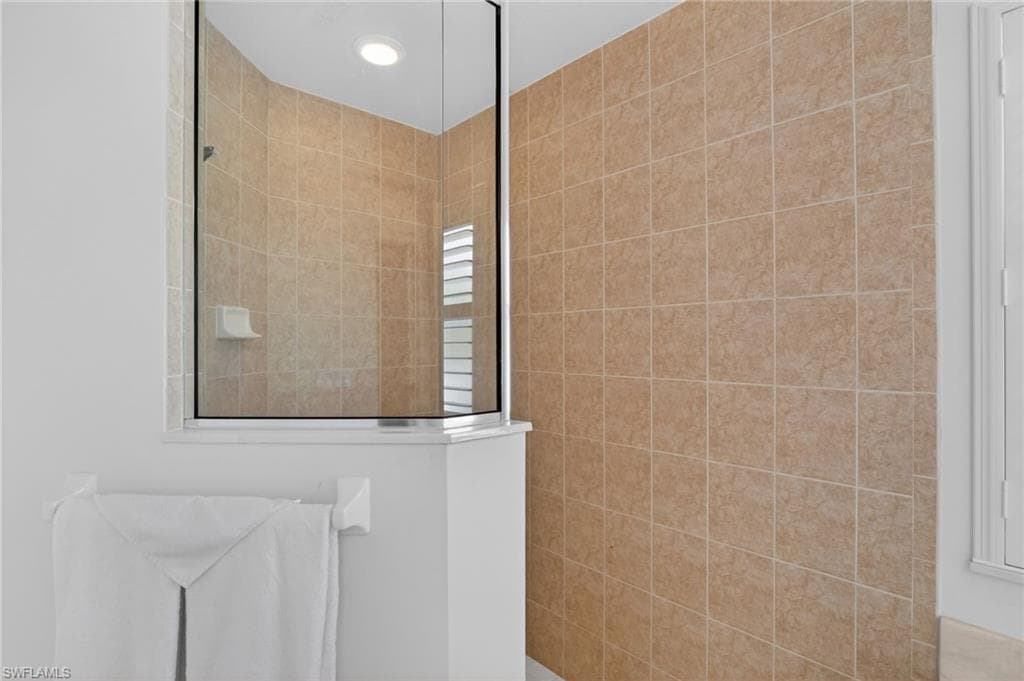 576 Briarwood BLVD-11