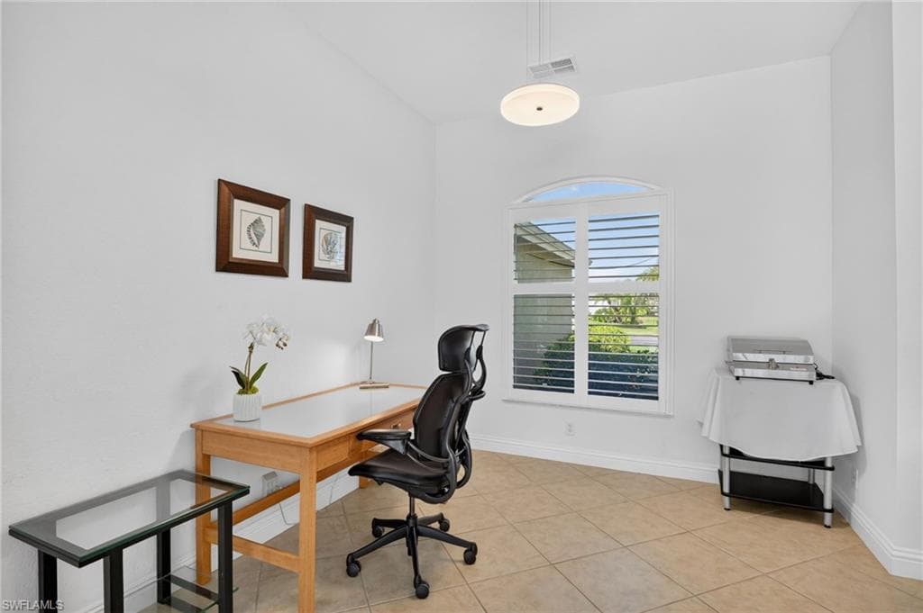 576 Briarwood BLVD-21