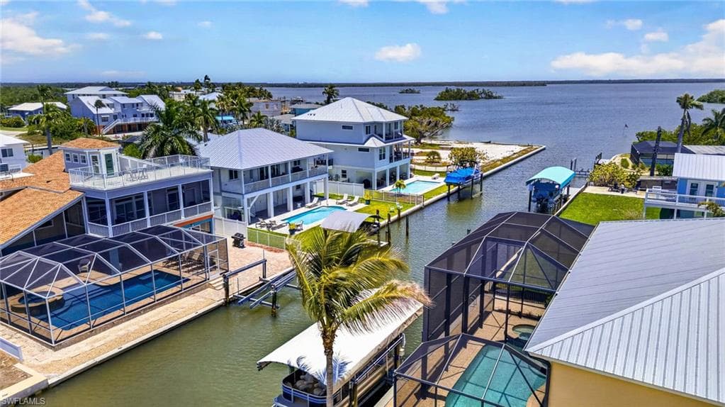 243 Driftwood LN-34