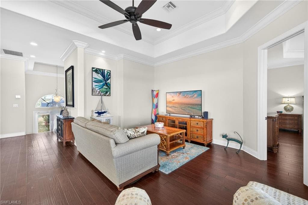 243 Driftwood LN-7