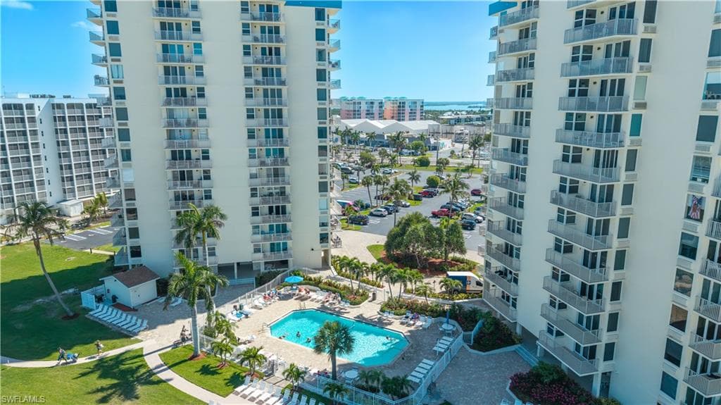 7300 Estero BLVD 606-32