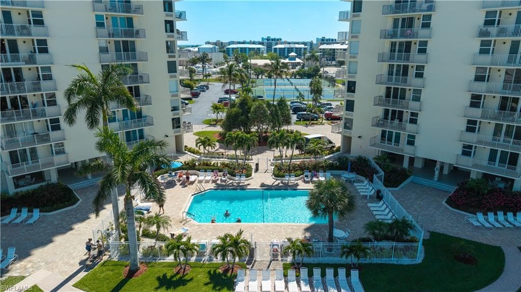 7300 Estero BLVD 606-33