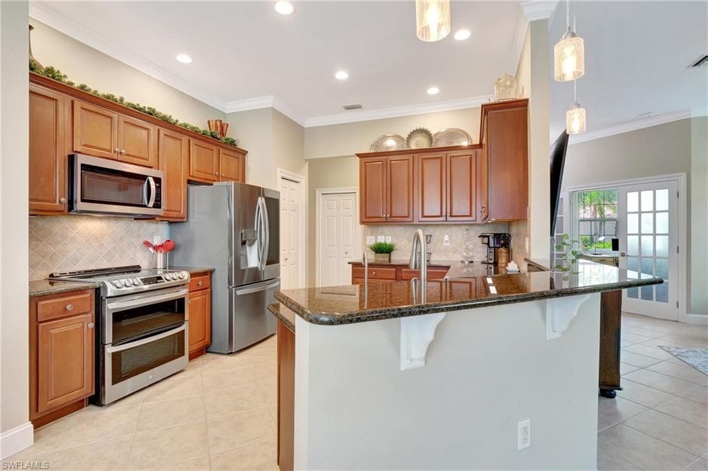11230 Suffield ST-10