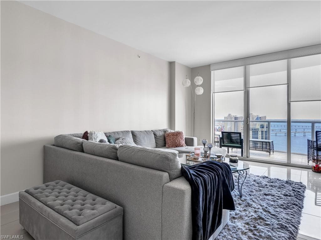 3000 Oasis Grand BLVD 2905-2