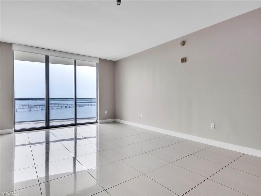 3000 Oasis Grand BLVD 2905-6