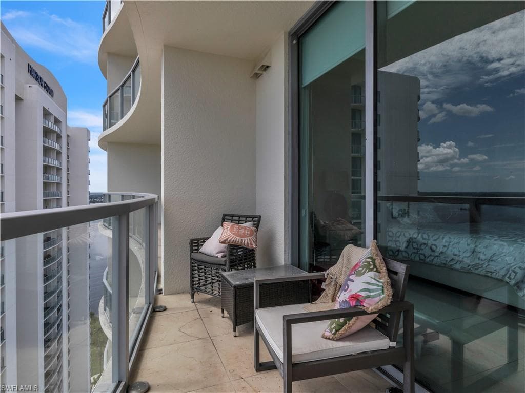 3000 Oasis Grand BLVD 2905-16