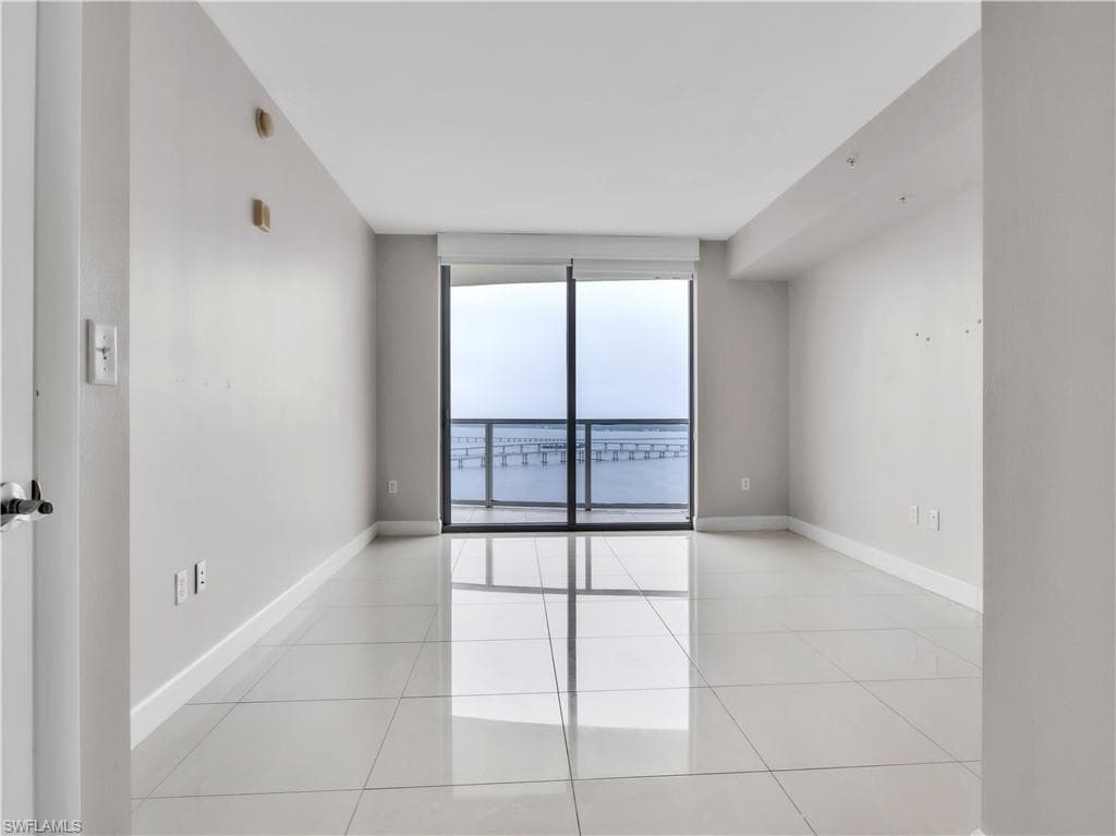 3000 Oasis Grand BLVD 2905-7