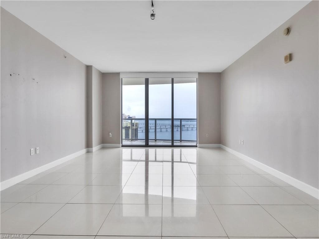 3000 Oasis Grand BLVD 2905-1
