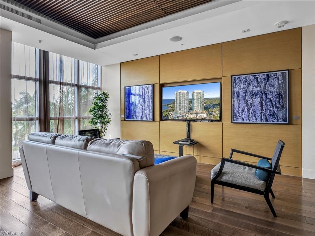 3000 Oasis Grand BLVD 2905-24