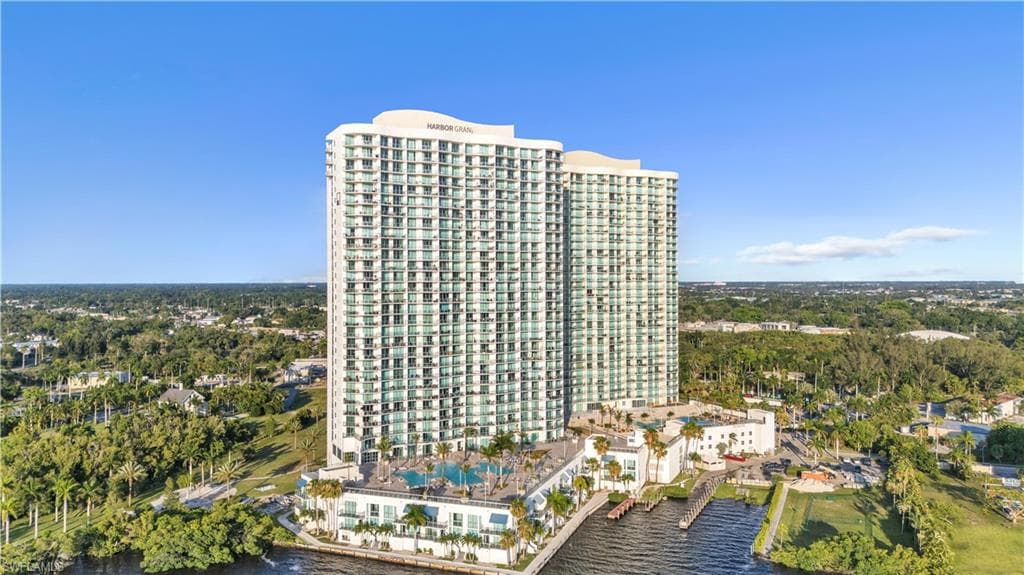 3000 Oasis Grand BLVD 2905-38