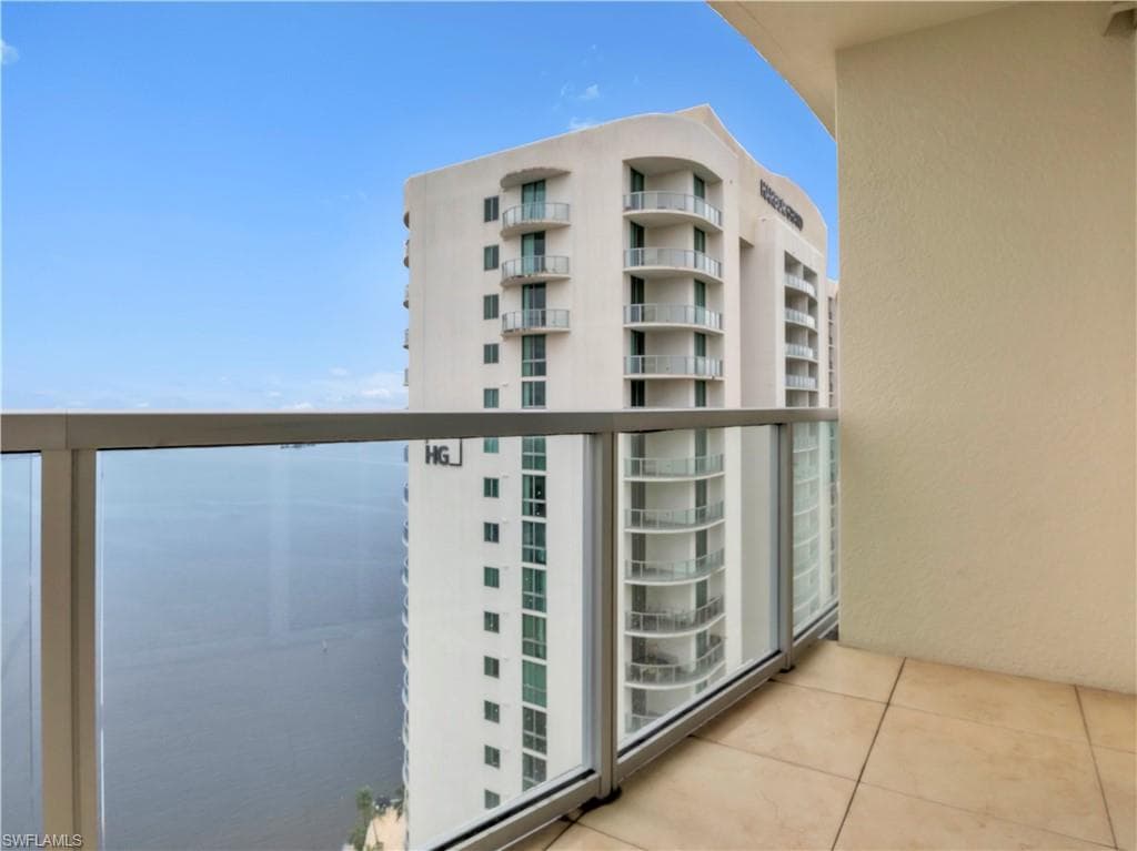 3000 Oasis Grand BLVD 2905-14