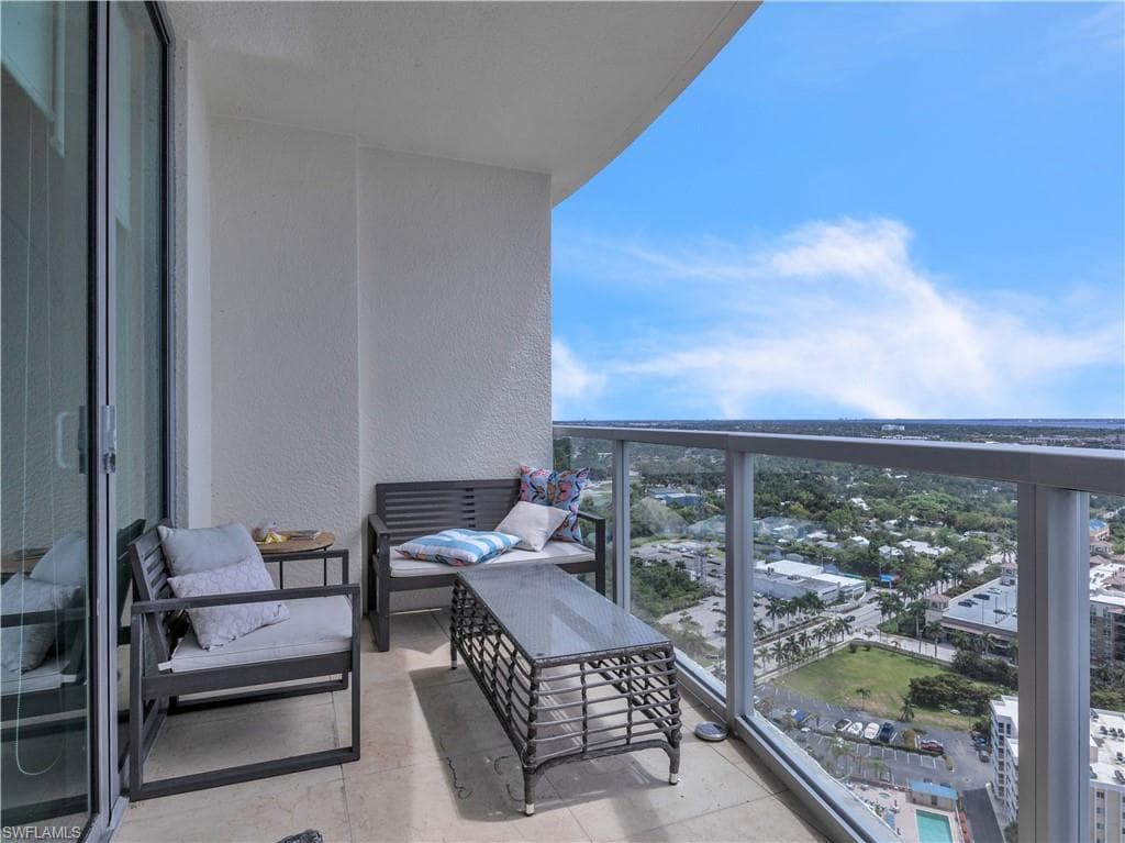3000 Oasis Grand BLVD 2905-15
