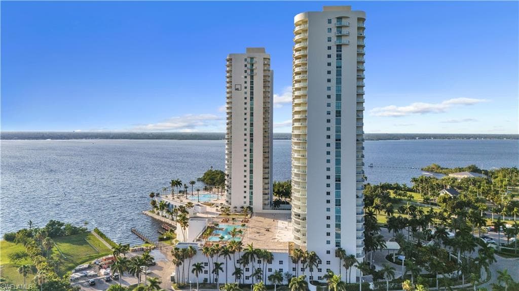 3000 Oasis Grand BLVD 2905-35