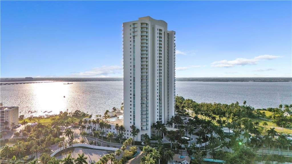 3000 Oasis Grand BLVD 2905-31