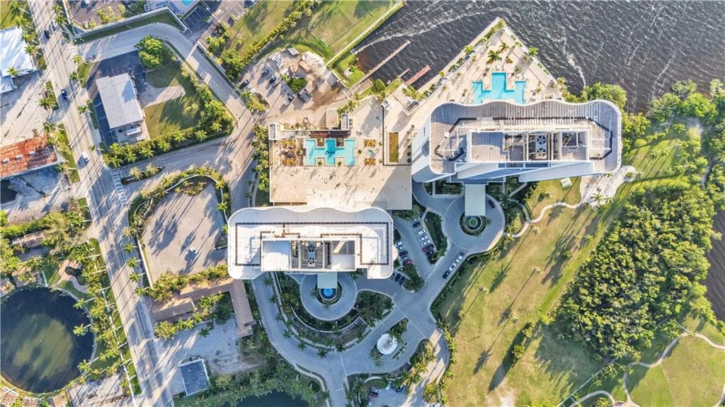 3000 Oasis Grand BLVD 2905-21