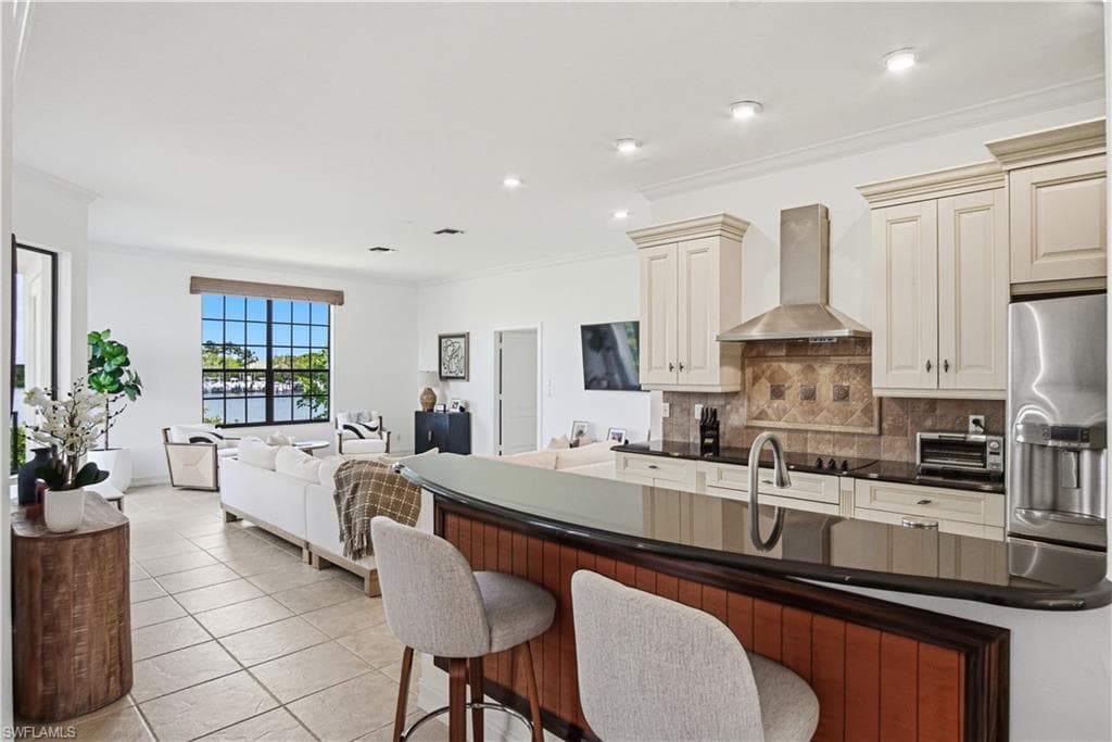 201 San Mateo DR-12