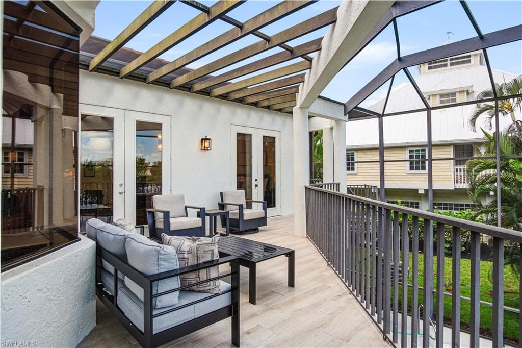 201 San Mateo DR-22