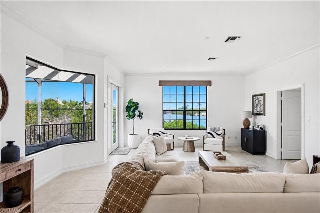 201 San Mateo DR-9