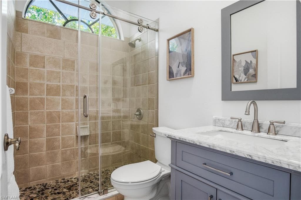 201 San Mateo DR-24