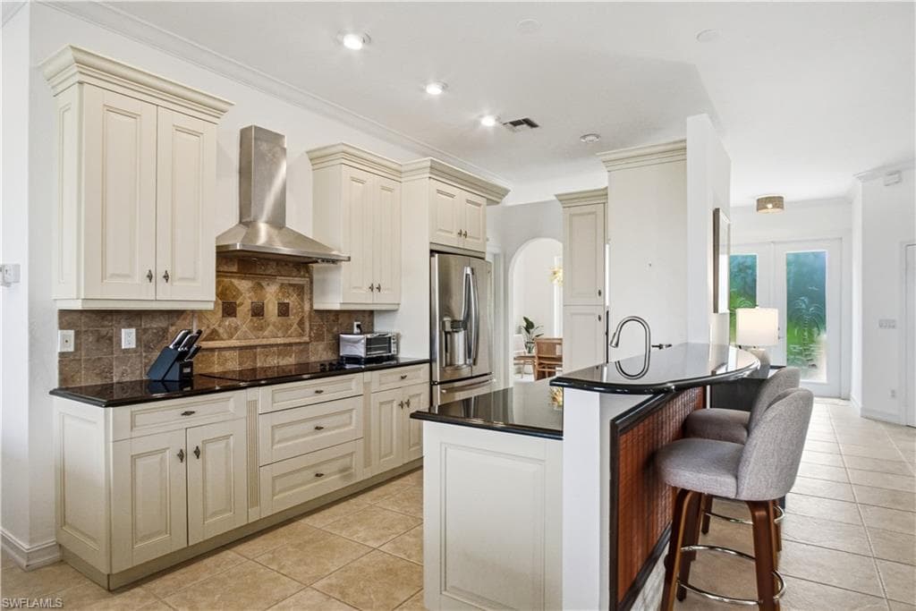 201 San Mateo DR-14