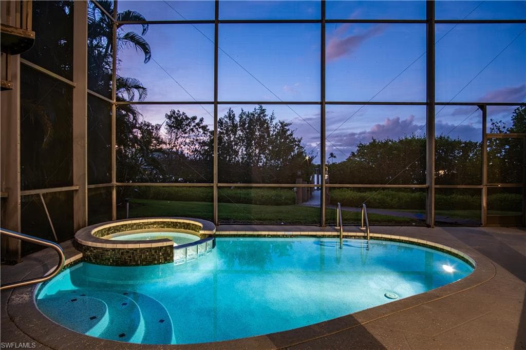 201 San Mateo DR-18