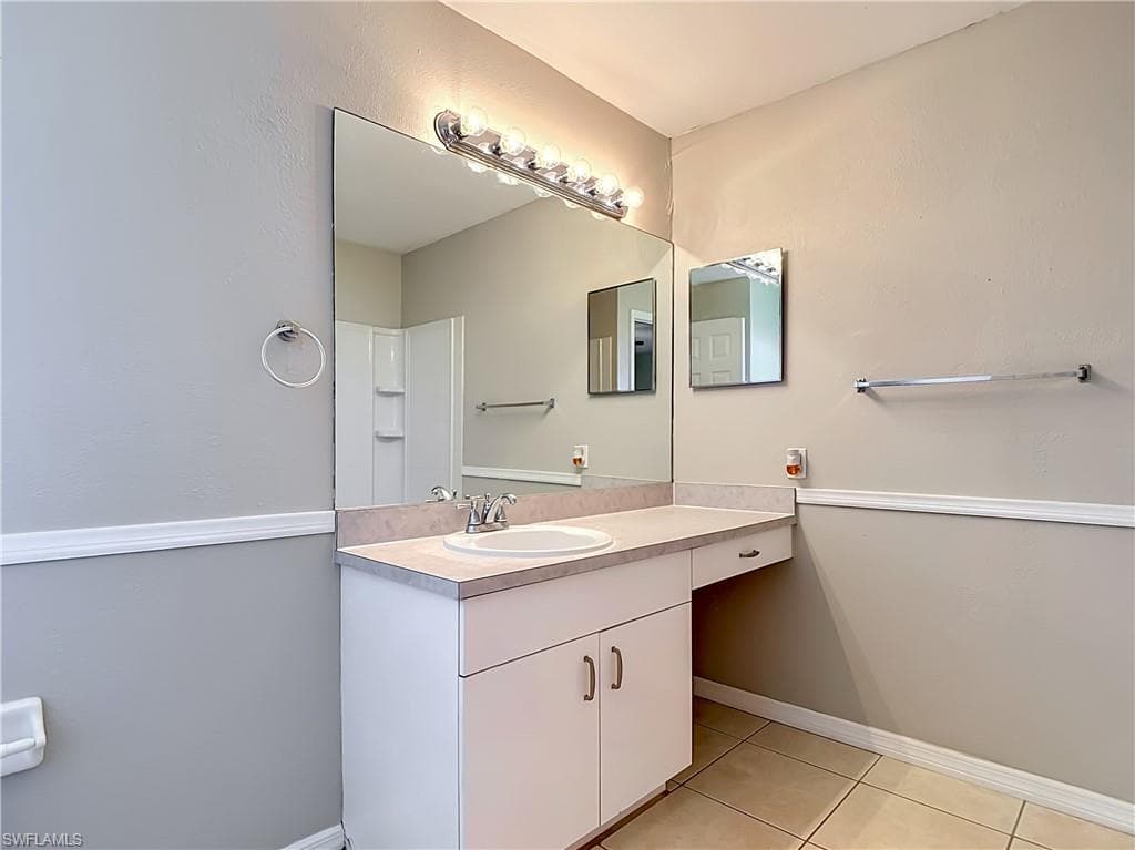 6117 Kramer AVE-18