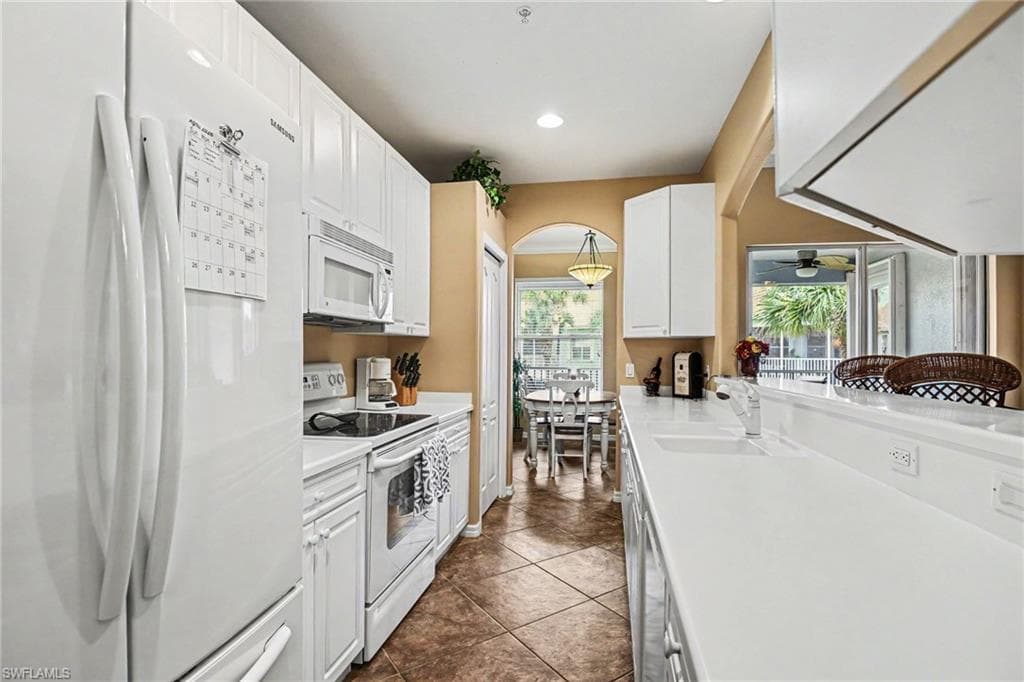 1230 Sweetwater LN 2208-11