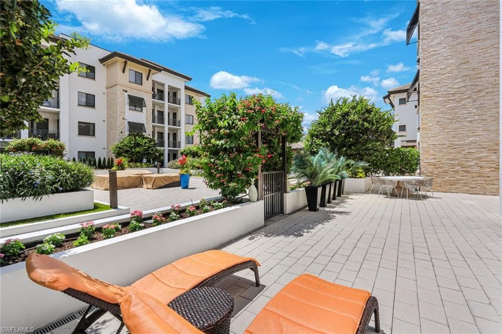 1030 3rd AVE S 216-15
