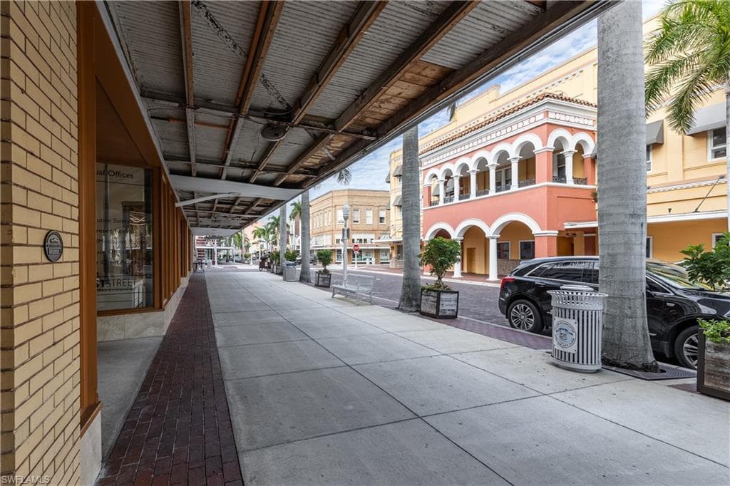 2260 1st ST 204-5