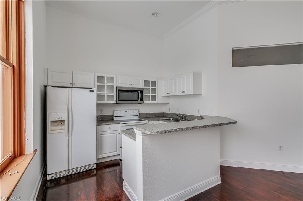 2260 1st ST 204-18
