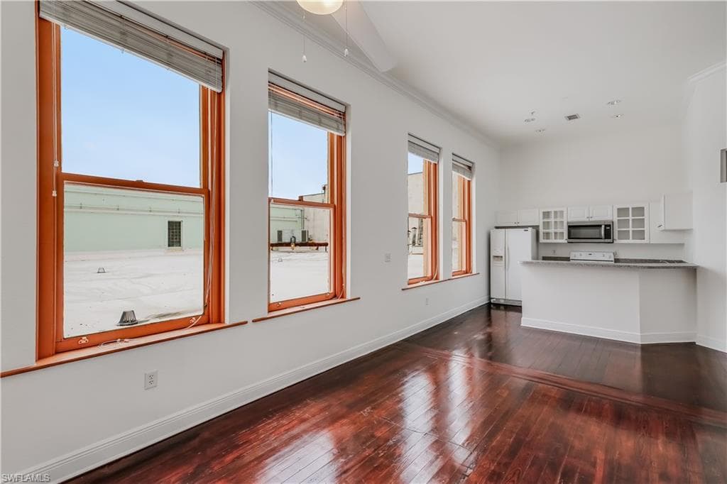 2260 1st ST 204-19
