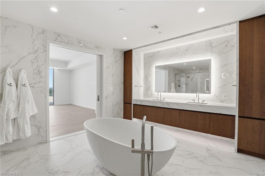 5100 Seagrass BLVD 201-6