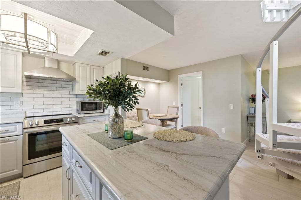 16001 Amberwood Lake CT 1-10