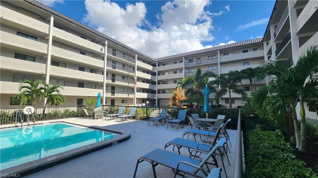 2121 Collier AVE 107-2