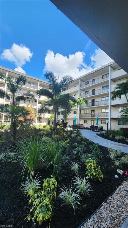 2121 Collier AVE 107-6
