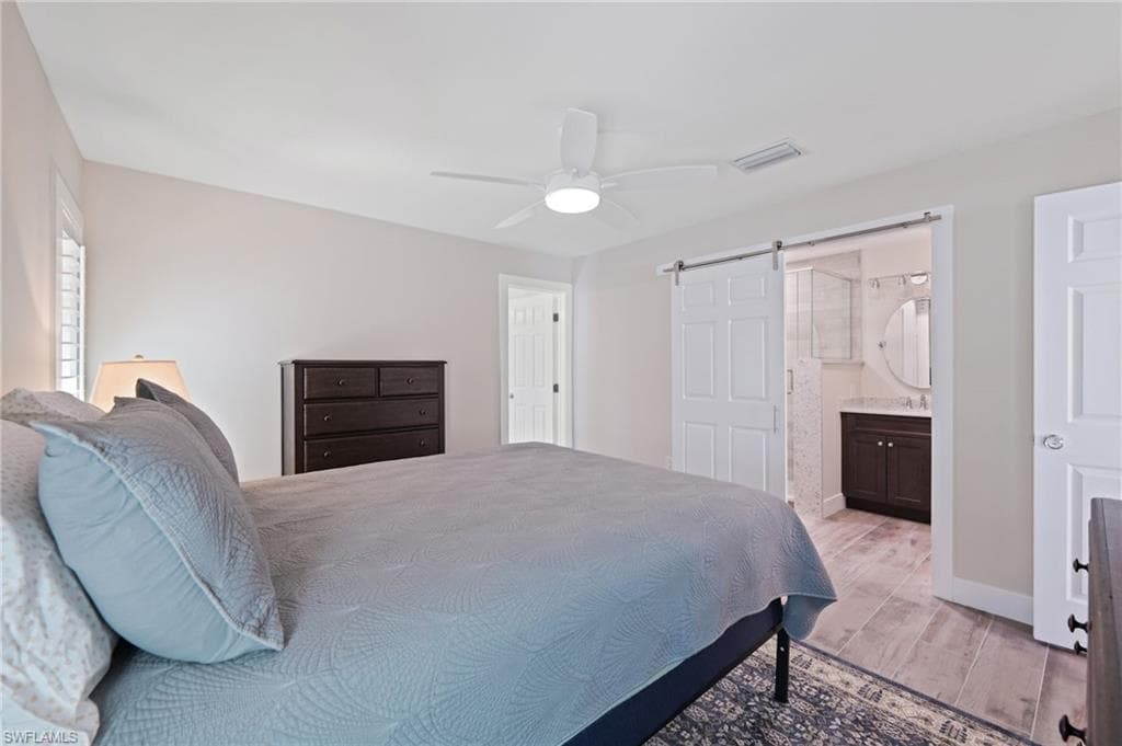 210 Hibiscus DR-23