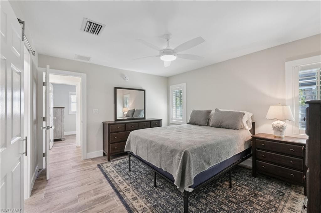 210 Hibiscus DR-17