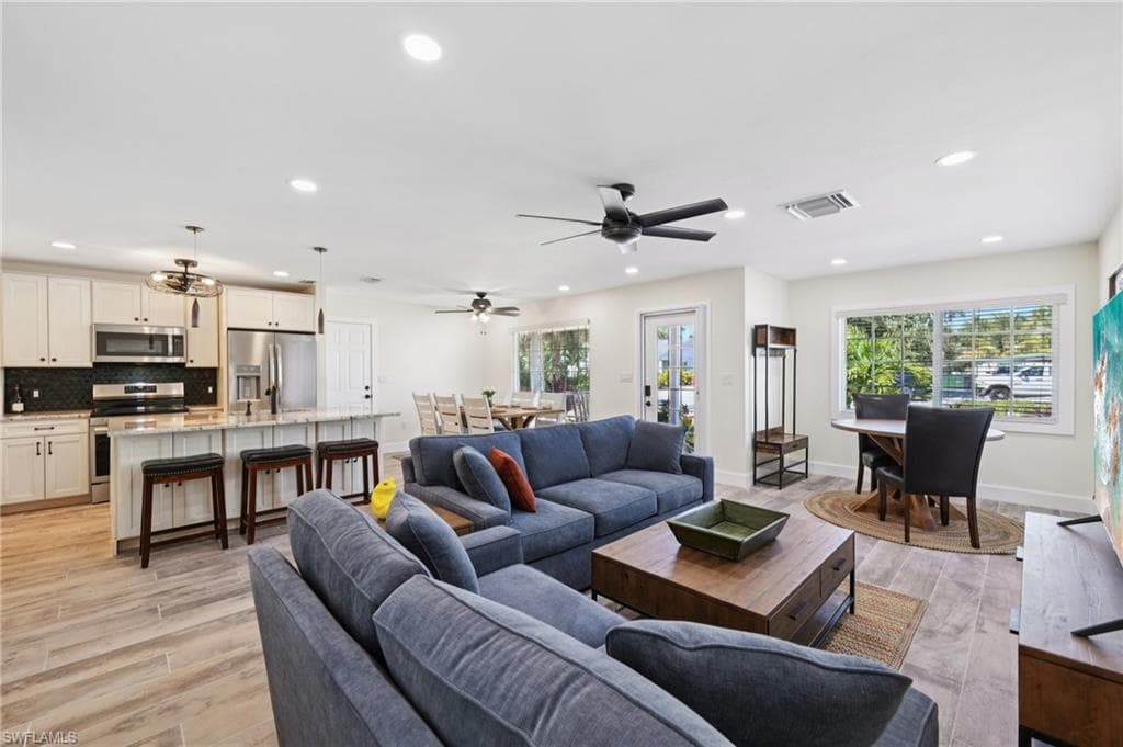 210 Hibiscus DR-7