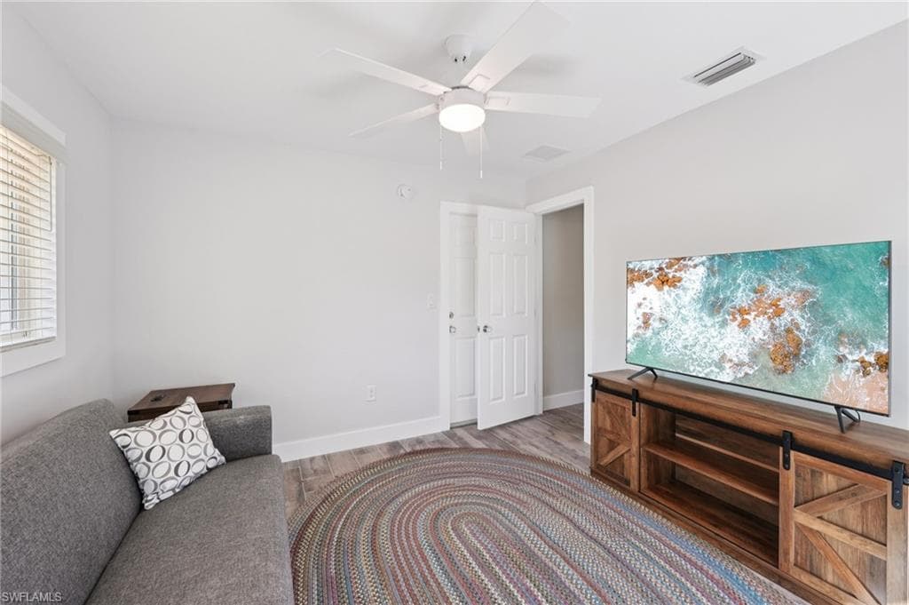 210 Hibiscus DR-28