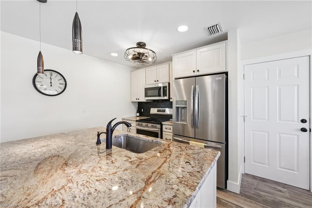 210 Hibiscus DR-5