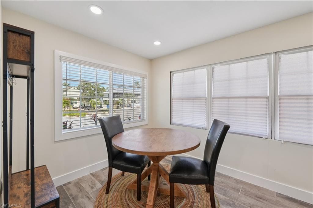 210 Hibiscus DR-9