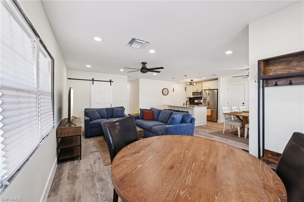 210 Hibiscus DR-10