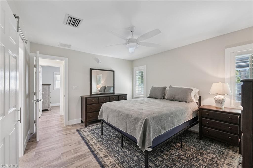 210 Hibiscus DR-18
