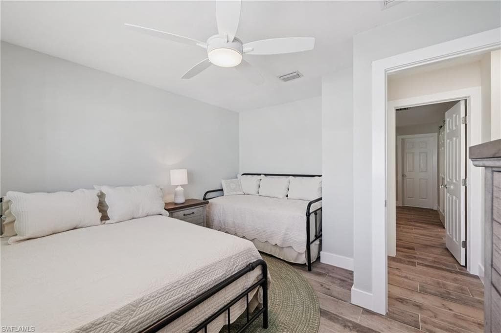 210 Hibiscus DR-15