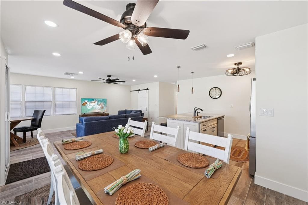 210 Hibiscus DR-11
