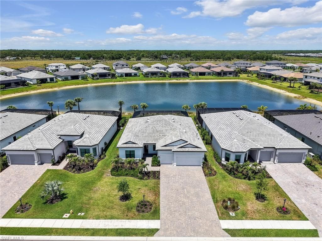 21064 Hallandale DR-28