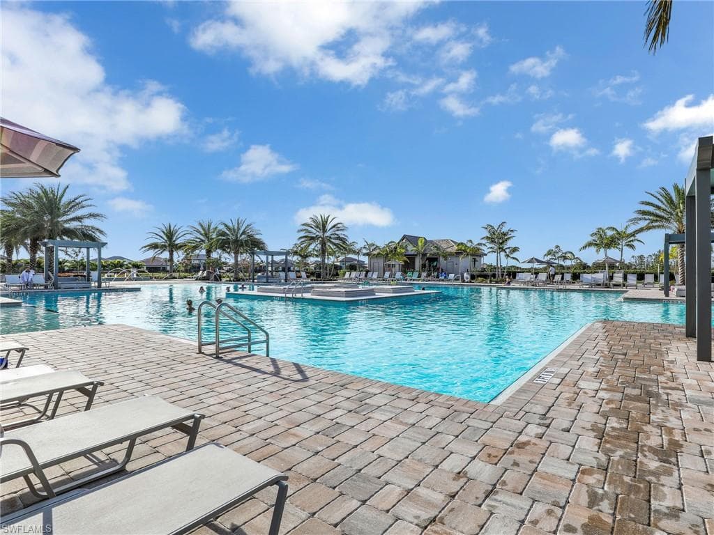 21064 Hallandale DR-34